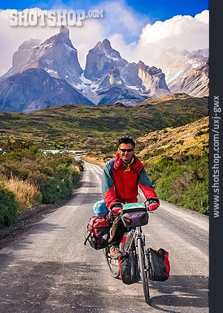 
                Radfahren, Patagonien, Cuernos Del Paine                   