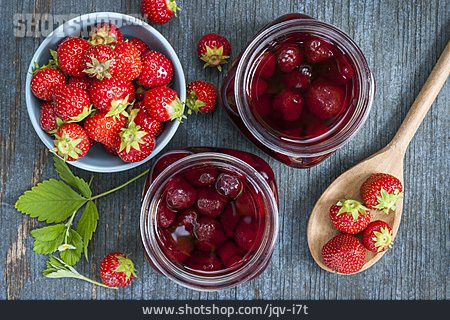 
                Einmachen, Erdbeeren, Konservieren                   
