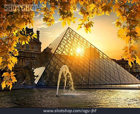 
                Museum, Paris, Louvre, Glaspyramide                   