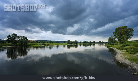 
                Fluss, Elbe                   