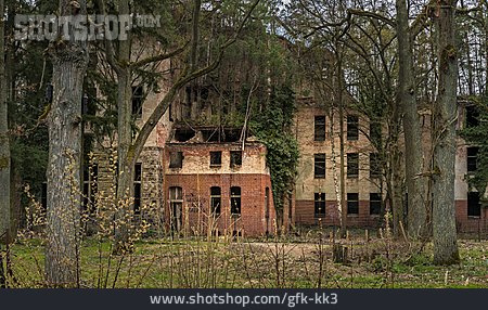 
                Ruine, Beelitz-heilstätten, Beelitz                   