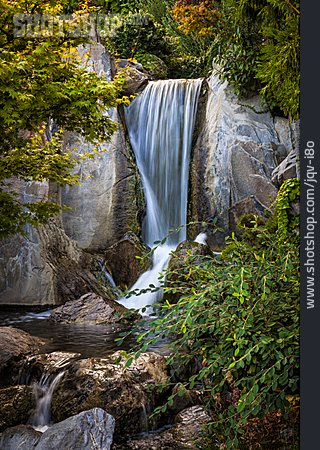 
                Wasserfall, Japanischer Garten                   