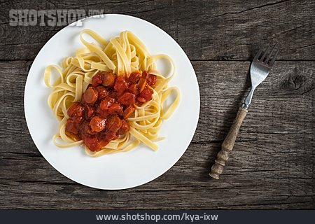 
                Tomatensauce, Tagliatelle, Mittagessen, Debrecziner                   