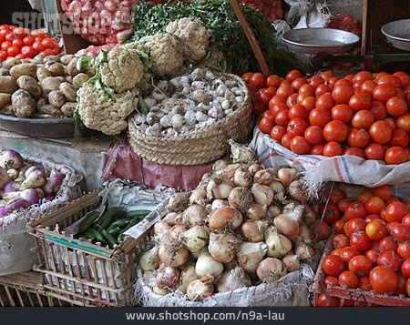 
                Gemüsestand, Bauernmarkt                   