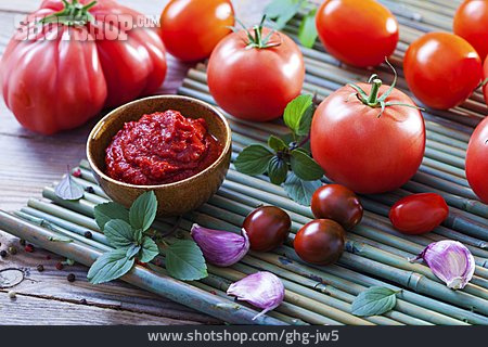 
                Tomaten, Tomatenmark                   