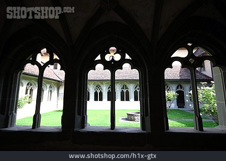 
                Fenster, Kloster, Innenhof, Klosterhof, St. Georgen                   
