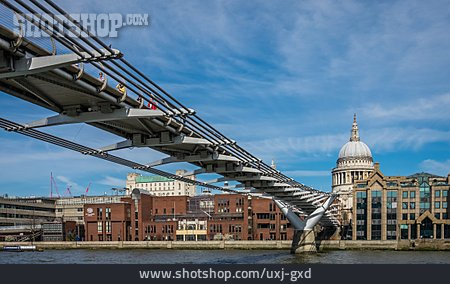 
                London, Millennium Bridge, St.-pauls-kathedrale                   