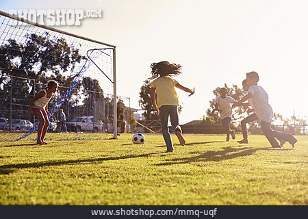 
                Fußball, Spielen, Kinder                   