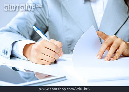 
                Dokument, Unterschrift, Unterschreiben, Unternehmerin                   