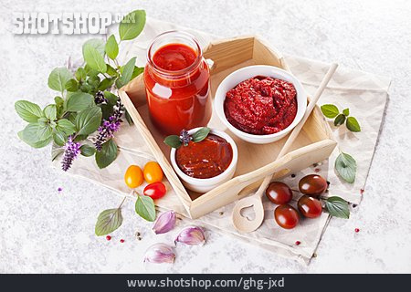 
                Zutaten, Tomatensauce, Tomatenmark, Hausgemacht                   