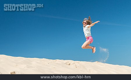
                Mädchen, Lebensfreude, Luftsprung, Sommerurlaub                   