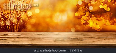 
                Herbstlich, Holztisch                   