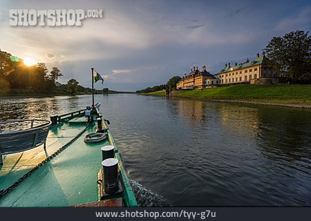 
                Elbe, Schloss Pillnitz                   
