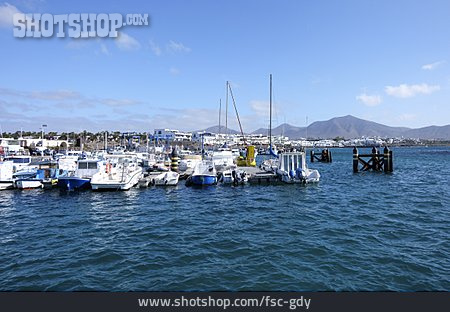 
                Yachthafen, Playa Blanca                   