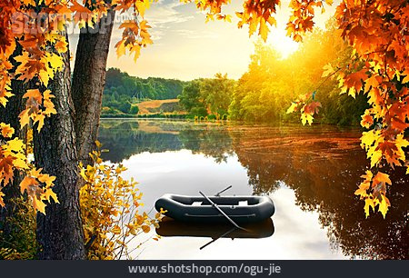 
                See, Herbstlich, Schlauchboot                   