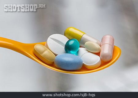 
                Tabletten, Pillen, Arzneimittel, Kapseln                   