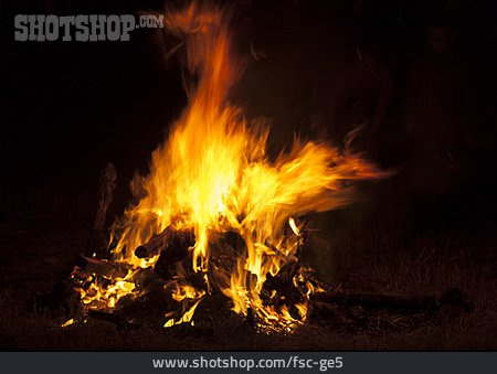 
                Feuer, Lagerfeuer, Brennholz                   