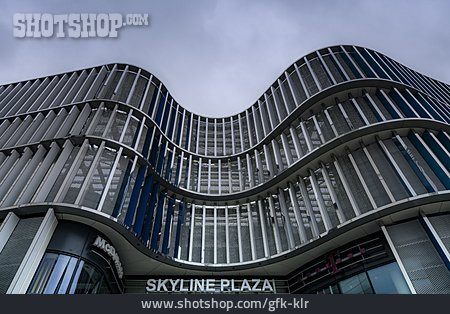 
                Skyline Plaza                   
