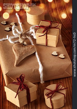 
                Geschenk, Päckchen, Weihnachtsgeschenk                   
