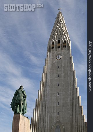 
                Reykjavik, Leif Ericson, Hallgrimskirkja                   