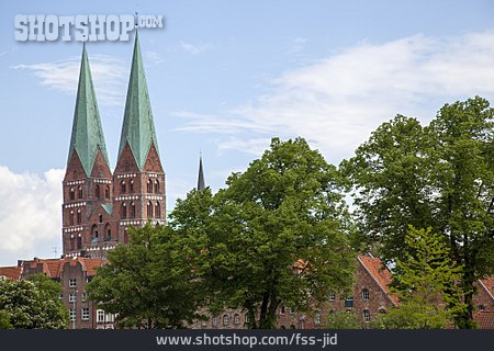 
                Backstein, Lübecker Dom                   