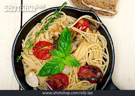 
                Knoblauch, Spaghetti, Pfannengericht                   