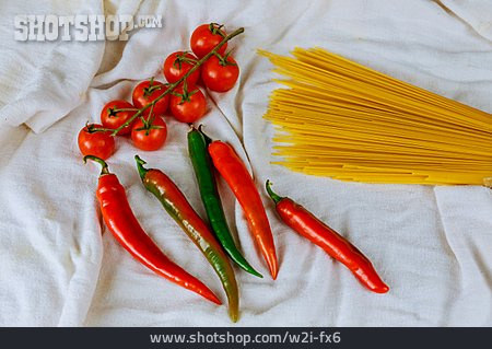 
                Tomaten, Spaghetti, Pfefferschote                   
