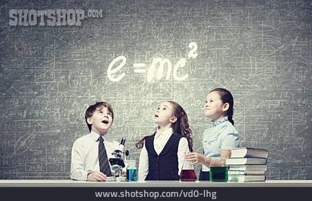 
                Schüler, Physikunterricht, E=mc2                   