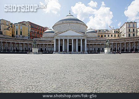 
                Neapel, Piazza Del Plebiscito                   