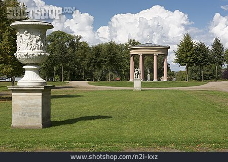 
                Hebetempel, Neustrelitzer Schlosspark                   