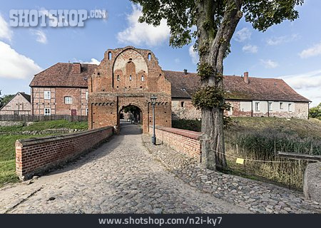 
                Burg, Neubrandenburg, Burg Stargard                   