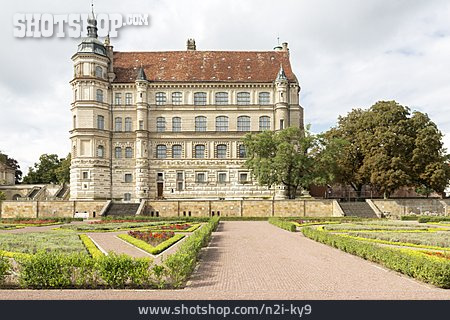 
                Schlossgarten, Schloss Güstrow                   