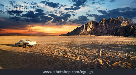 
                Wüste, Geländewagen, Wüstentour                   