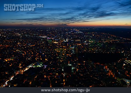
                Großstadt, Istanbul, Lichtermeer                   