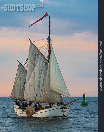 
                Windjammer, Rostock, Hanse Sail                   