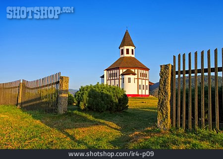 
                Kirche, Kapelle, Korenov, Tesarov                   
