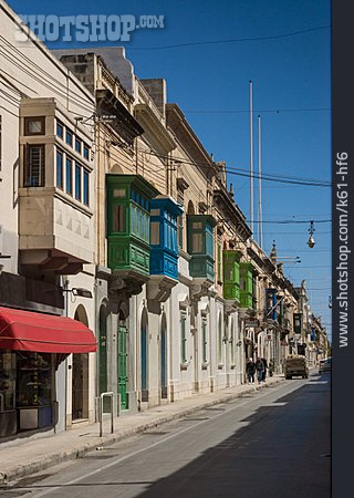 
                Häuserzeile, Malta, Mosta                   