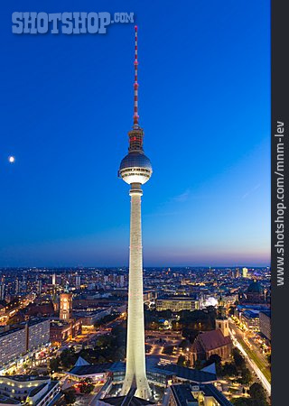 
                Berlin, Alexanderplatz, Blaue Stunde                   