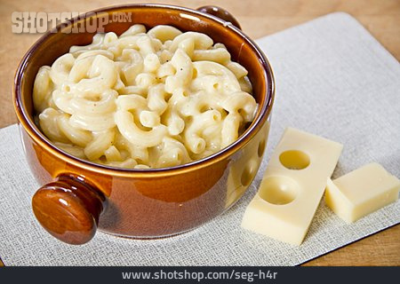 
                Käsenudeln, Macaroni And Cheese                   