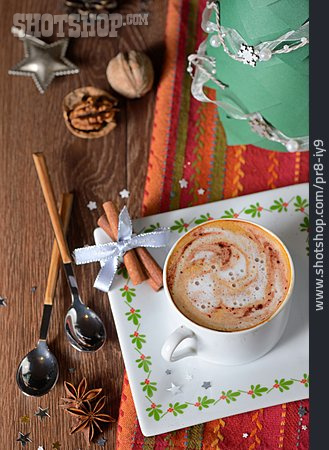 
                Weihnachtszeit, Adventszeit, Cappuccino, Heiße Schokolade                   