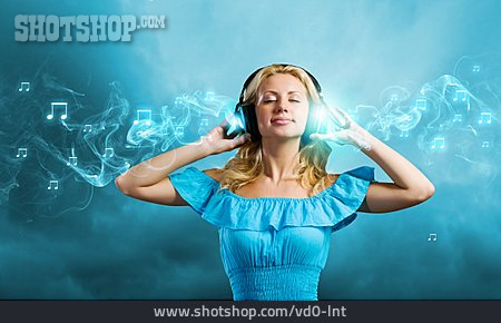 
                Junge Frau, Frau, Musik, Musikhören, Kopfhörer                   