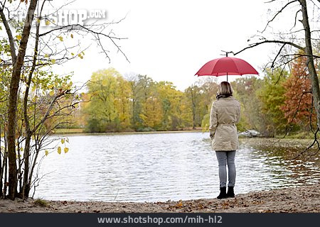 
                Frau, See, Regenschirm                   