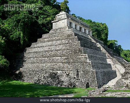 
                Pyramide, Maya                   