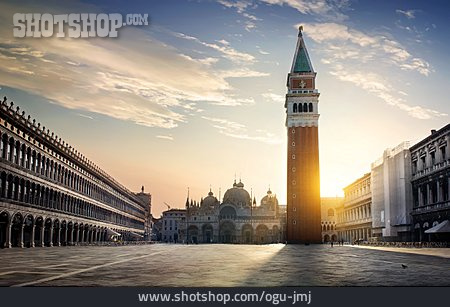
                Venedig, Dogenpalast, Piazza San Marco                   