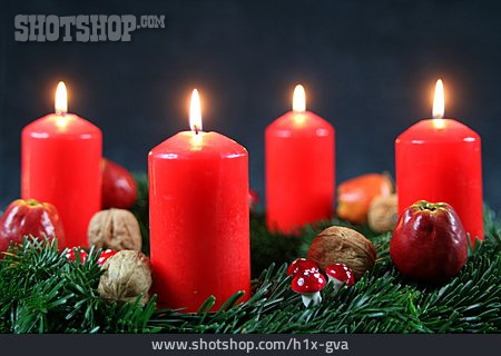 
                Advent, Kerzenlicht, Adventsschmuck, Weihnachtskranz, 4. Advent                   