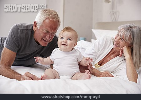 
                Enkel, Großvater, Fürsorge, Babysitting                   