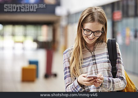 
                Teenager, Lesen, Mobiltelefon, Sms, Studentin                   