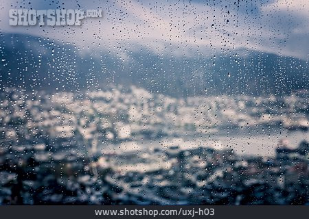 
                Regentropfen, Bergen, Fensterscheibe                   