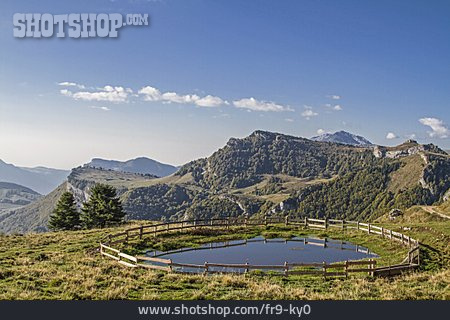 
                Wasserstelle, Gardaseeberge, Monte Altissimo Di Nago                   