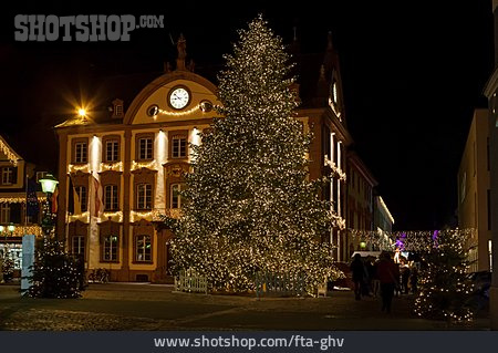 
                Weihnachtsmarkt, Weihnachtsbaum, Offenburg                   